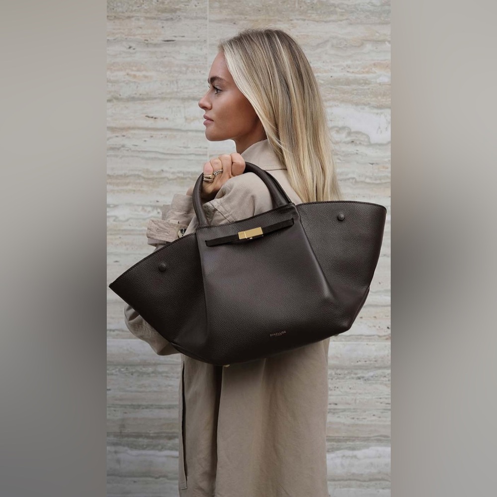 ISO: DeMellier Claire Rose (in search of)